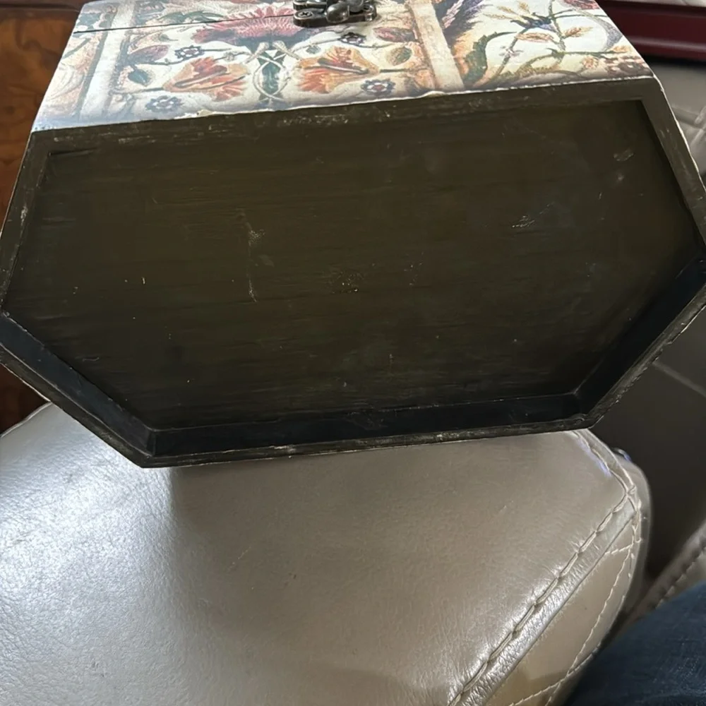 Vintage Decorative jewelry Box with Cherub Design